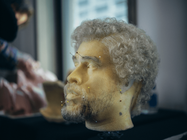A gray wig and beard on a mannequin head.